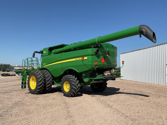 Image of John Deere S780 equipment image 2