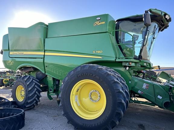 Image of John Deere S780 equipment image 2