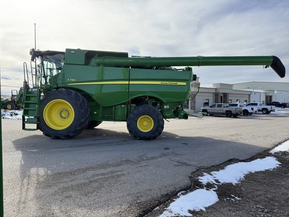 Image of John Deere S780 equipment image 1