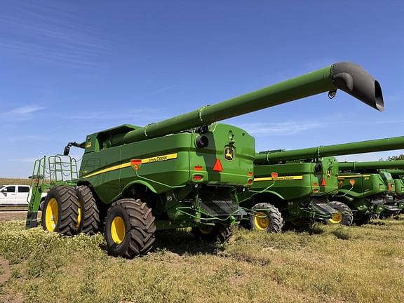 Image of John Deere S780 equipment image 2