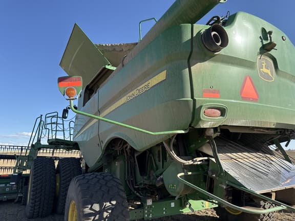 Image of John Deere S780 equipment image 1