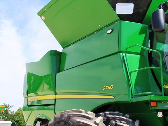 Image of John Deere S780 equipment image 2