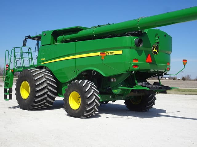 Image of John Deere S780 equipment image 4