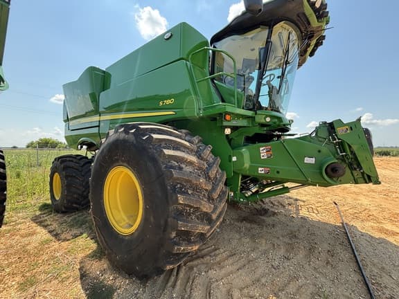Image of John Deere S780 equipment image 2