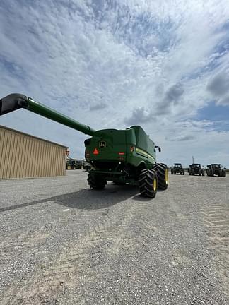 Image of John Deere S780 equipment image 4