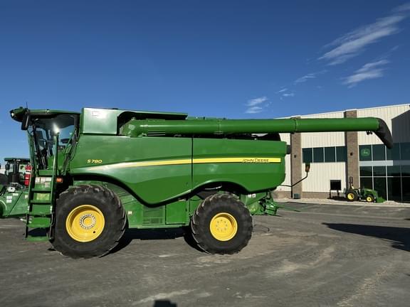 Image of John Deere S780 equipment image 1