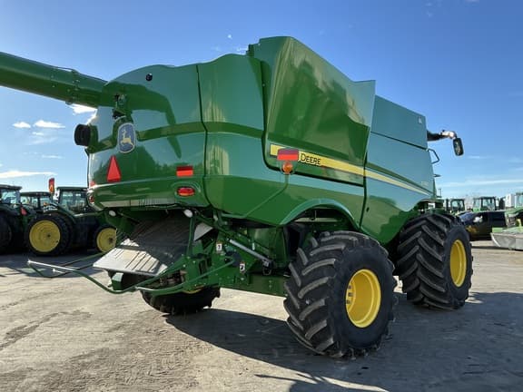Image of John Deere S780 equipment image 4