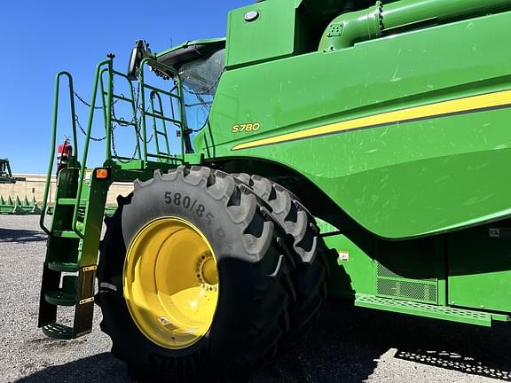 Image of John Deere S780 equipment image 4