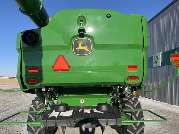 Image of John Deere S780 equipment image 4