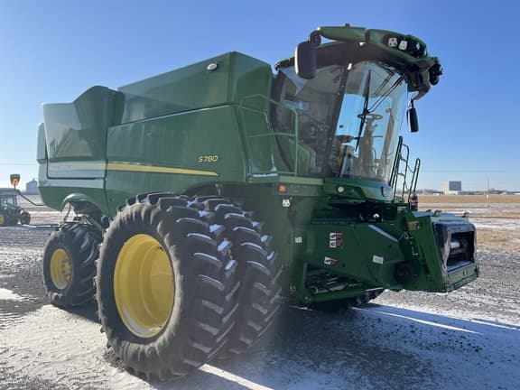 Image of John Deere S780 equipment image 2