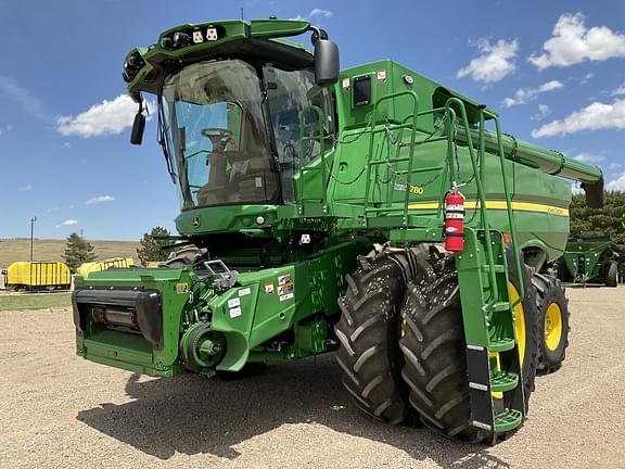 Image of John Deere S780 equipment image 1