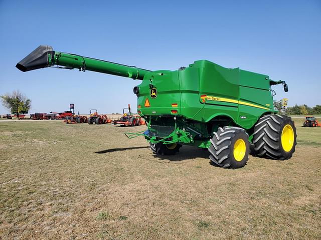 Image of John Deere S780 equipment image 1