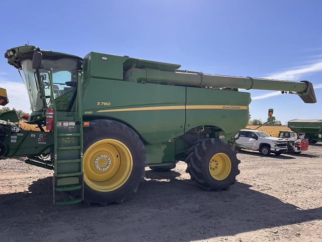 Image of John Deere S780 equipment image 1