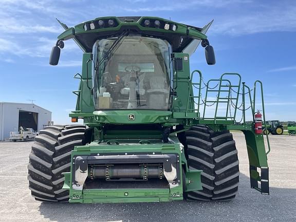 Image of John Deere S780 equipment image 1