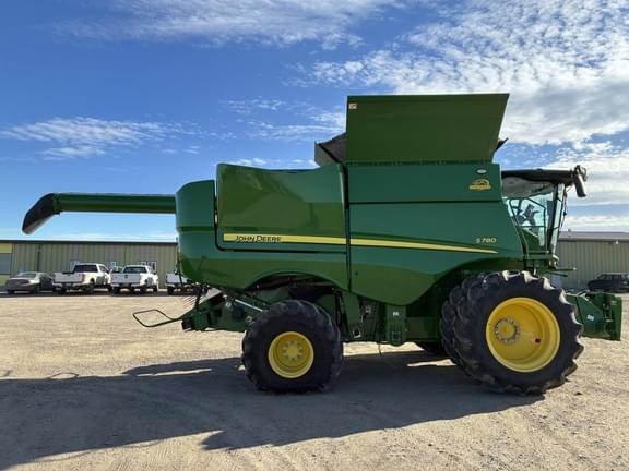Image of John Deere S780 equipment image 4