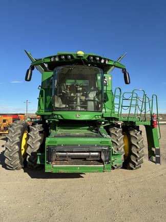 Image of John Deere S780 equipment image 1