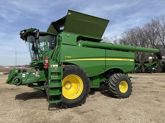 Image of John Deere S780 equipment image 1