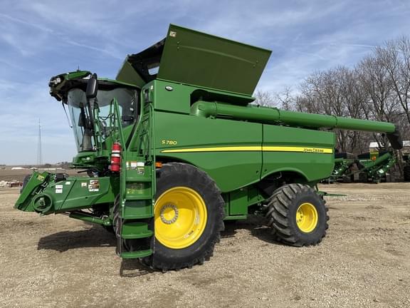 Image of John Deere S780 equipment image 4