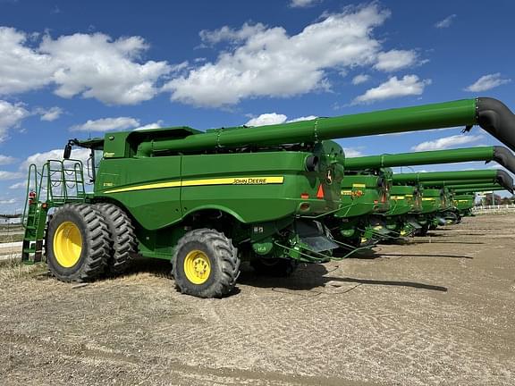 Image of John Deere S780 equipment image 2