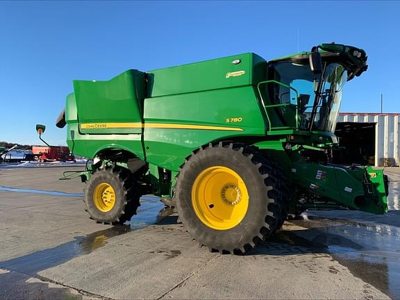 Image of John Deere S780 equipment image 2