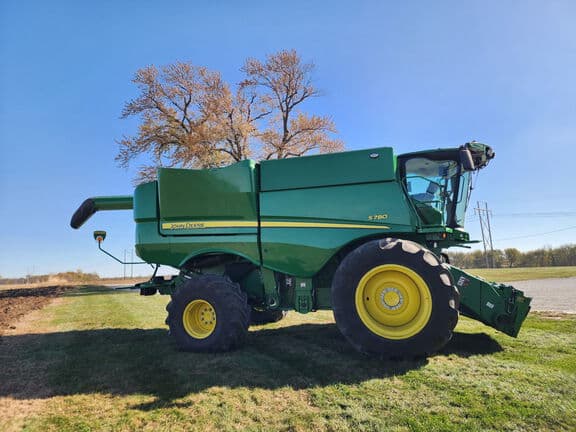 Image of John Deere S780 equipment image 4