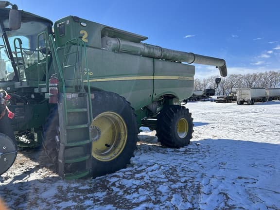 Image of John Deere S780 Image 1