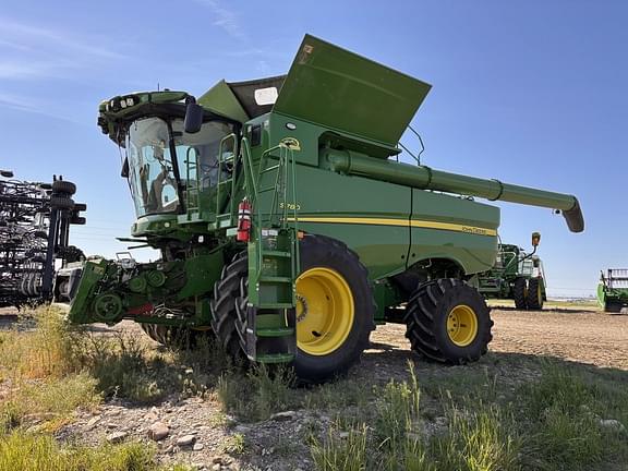 Image of John Deere S780 equipment image 1