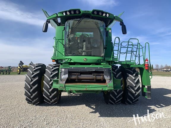 Image of John Deere S780 equipment image 1