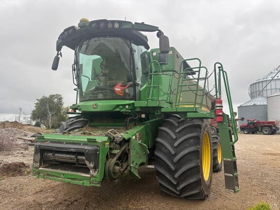 Image of John Deere S780 equipment image 2