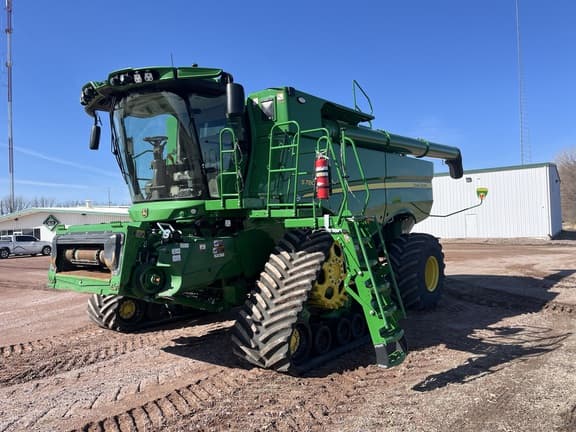 Image of John Deere S780 equipment image 1