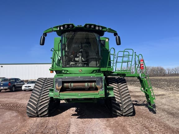 Image of John Deere S780 equipment image 2