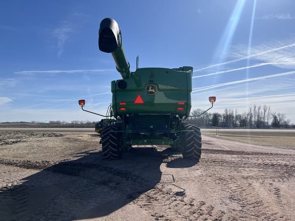 Image of John Deere S780 equipment image 4