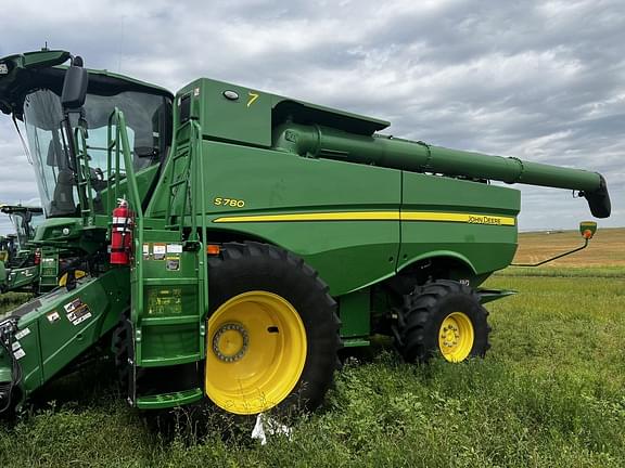 Image of John Deere S780 equipment image 1