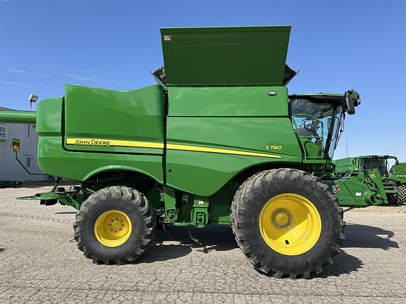 Image of John Deere S780 equipment image 1