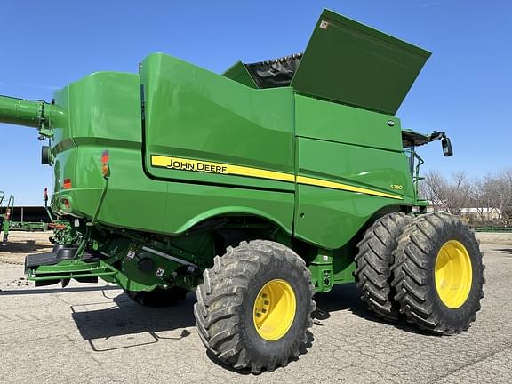 Image of John Deere S780 equipment image 2