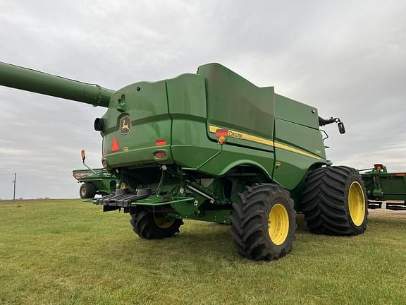 Image of John Deere S780 equipment image 1