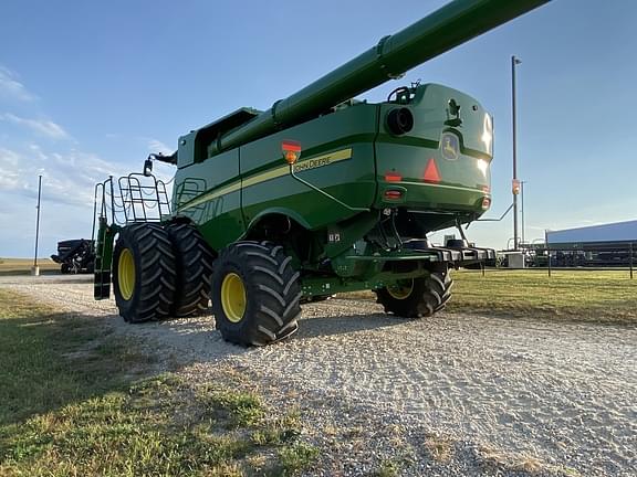 Image of John Deere S780 equipment image 4