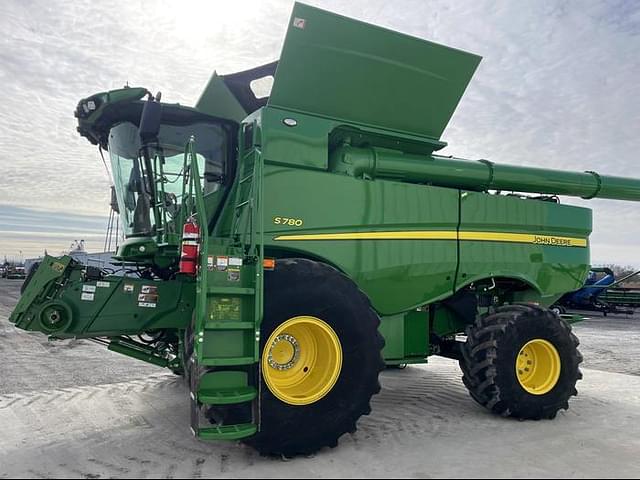 Image of John Deere S780 equipment image 1