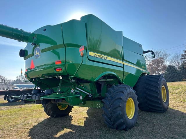 Image of John Deere S780 equipment image 4