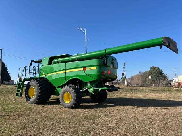 Image of John Deere S780 equipment image 2