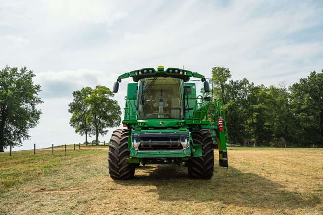 Image of John Deere S780 equipment image 2