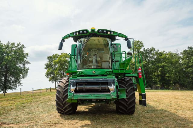 Image of John Deere S780 equipment image 4