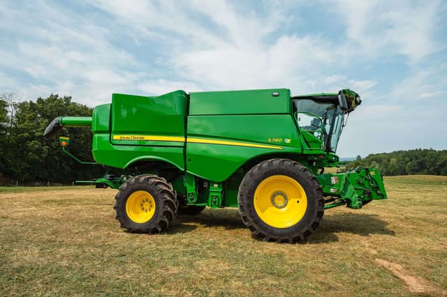 Image of John Deere S780 equipment image 1