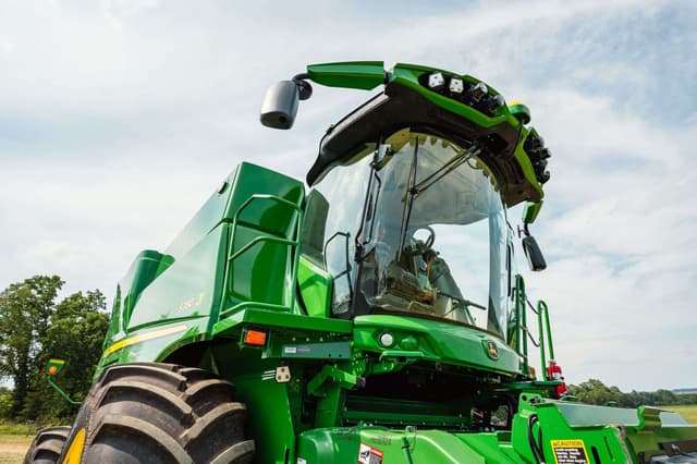 Image of John Deere S780 equipment image 3