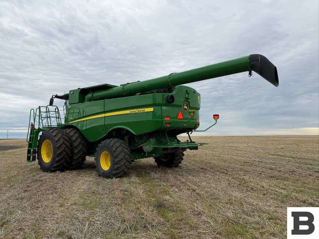 Image of John Deere S780 equipment image 2