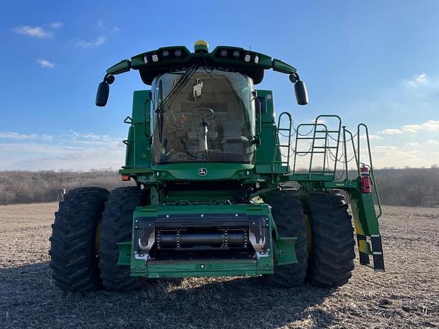 Image of John Deere S780 equipment image 1