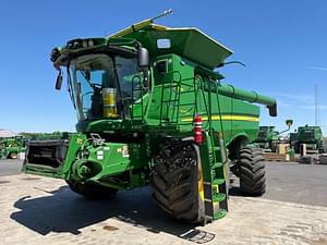 2023 John Deere S780 Image