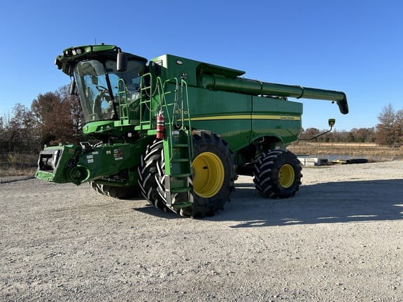2022 John Deere S780 Equipment Image0