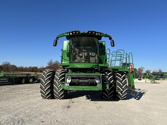 Image of John Deere S780 equipment image 1