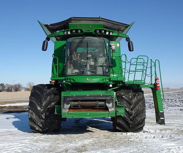 Image of John Deere S780 equipment image 1